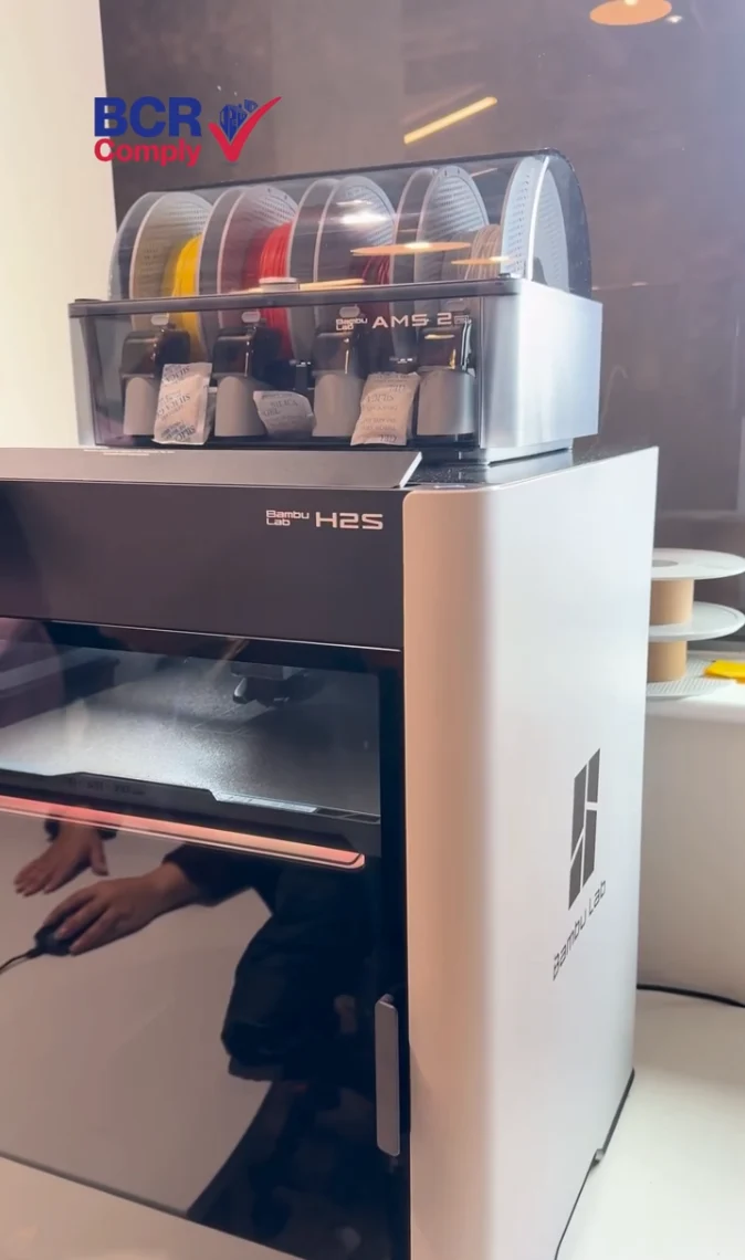 3D printer with multiple filament reels at the hub